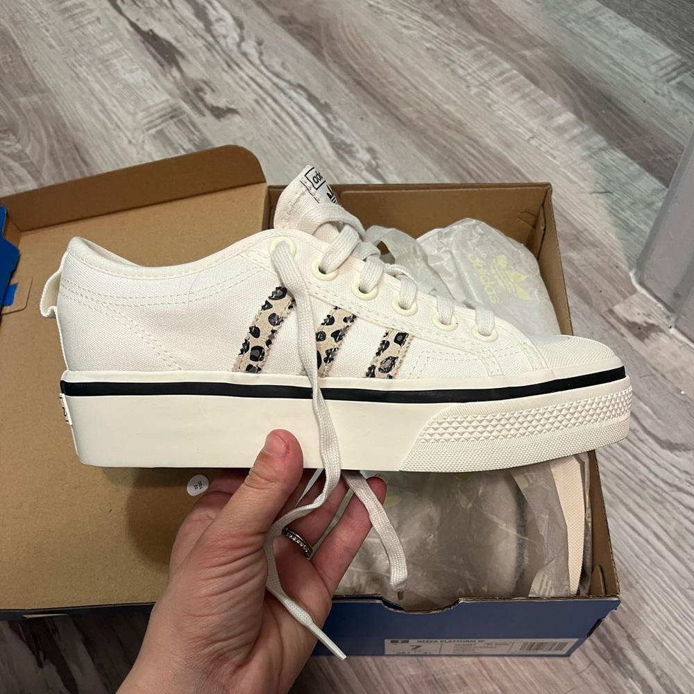 NWT Adidas Platform Sneaker